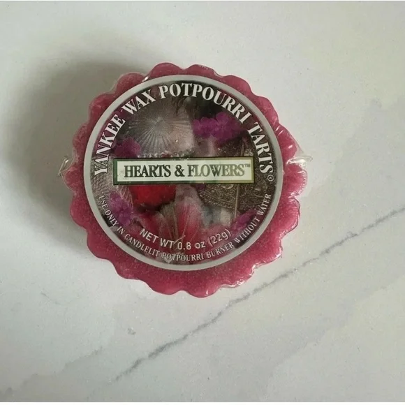Yankee Candle - VINTAGE WAX
POTPOURRI TART - 0.8 oz. - Hearts & Flowers Scent - Picture 1 of 1